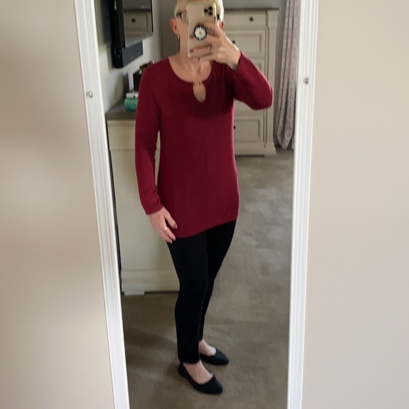 Dana Buchman ruby red/rust red tunic sweater with keyhole neckline - Picture 4 of 12